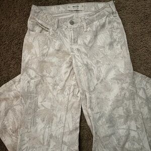 Hollister Low-Rise Baggy Pants in Cream